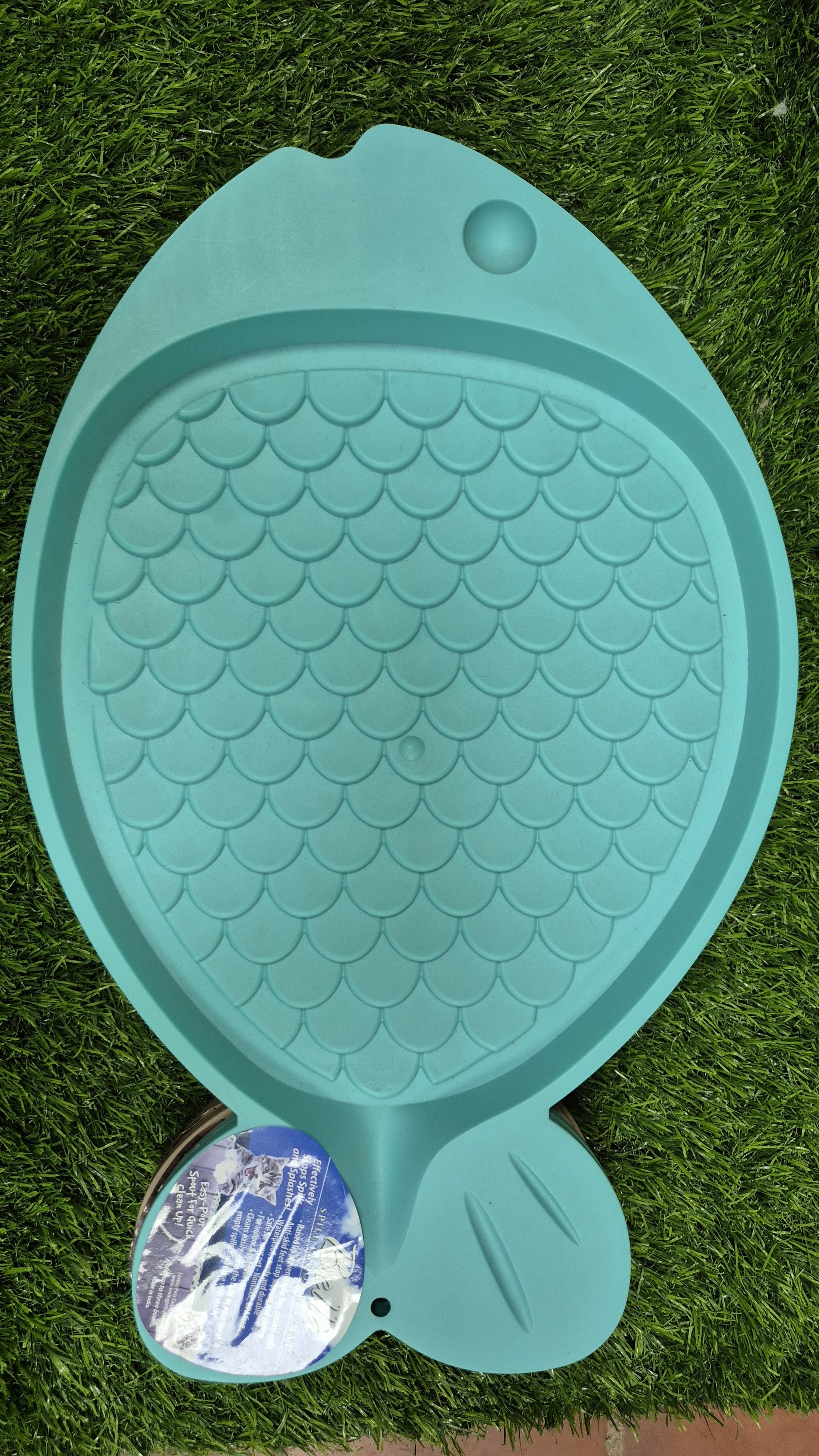 Bella Spill-Proof Fish-Shaped Mat for Cats